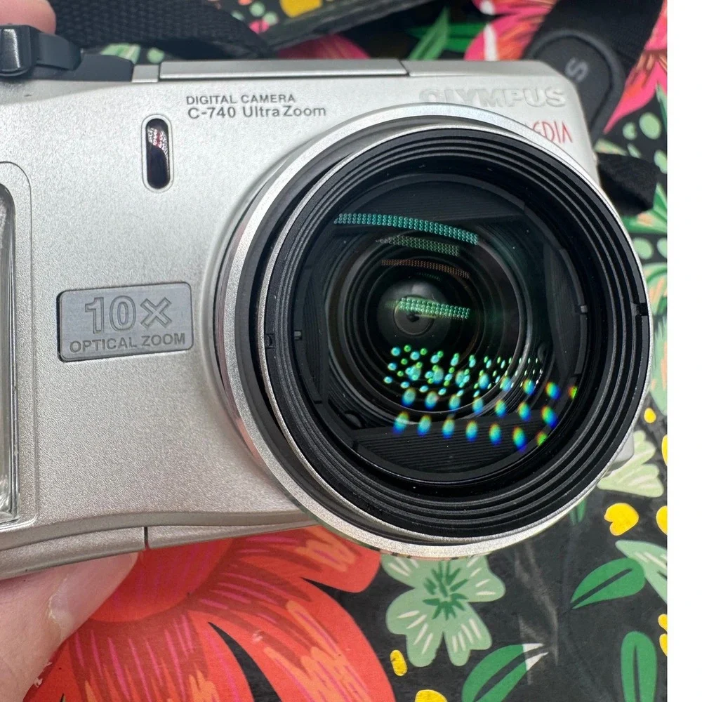 Olympus Camedia C-740 Ultra Zoom Digital Camera 3.2MP 10x Optical Silver Bundle